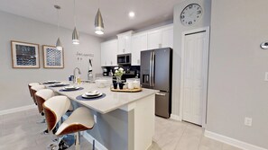 Fridge, microwave, stovetop, dishwasher - Storey Lake Resort - Lsl816 (Kissimmee)