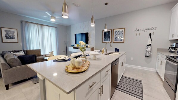 Fridge, microwave, stovetop, dishwasher