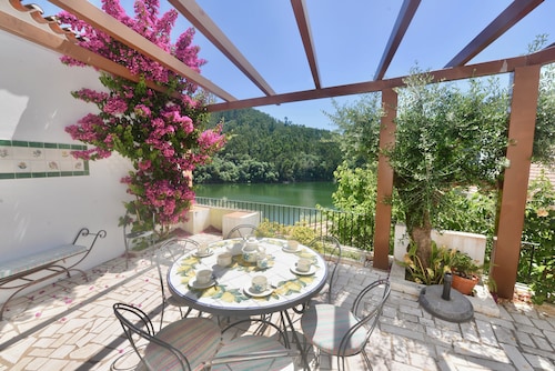Riverside - Lovely house in amazing location with views over the river
