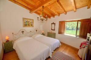 3 chambres, bureau, fer et planche à repasser, Wi-Fi gratuit