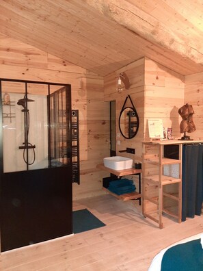 L'Artiste Room | Bathroom