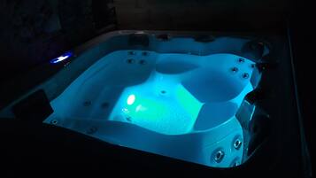 Indoor/outdoor pool