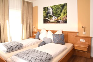 Tweepersoonskamer, balkon | Gratis wifi, beddengoed