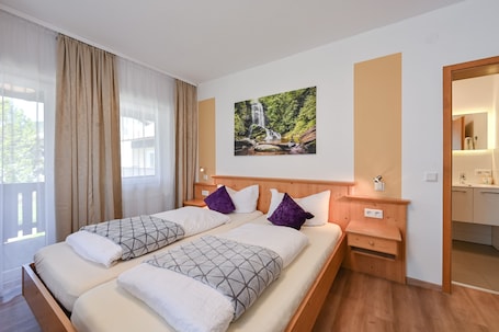 Habitación doble, balcón | Wifi gratis y ropa de cama. Pension Freiheit