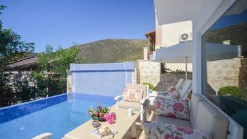 Outdoor pool, pool loungers