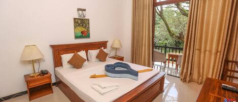 Deluxe dubbelrum | Sängtillbehör av högsta kvalitet och minibar