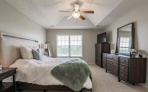 6 bedrooms, desk, iron/ironing board, free WiFi
