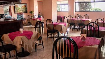 Desayuno a la carta todos los días (con cargo)