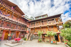 Vista frontal de la propiedad