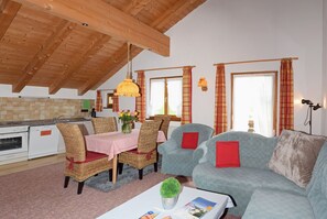 Apartment (Stillachtal) | Wohnzimmer | Fernseher