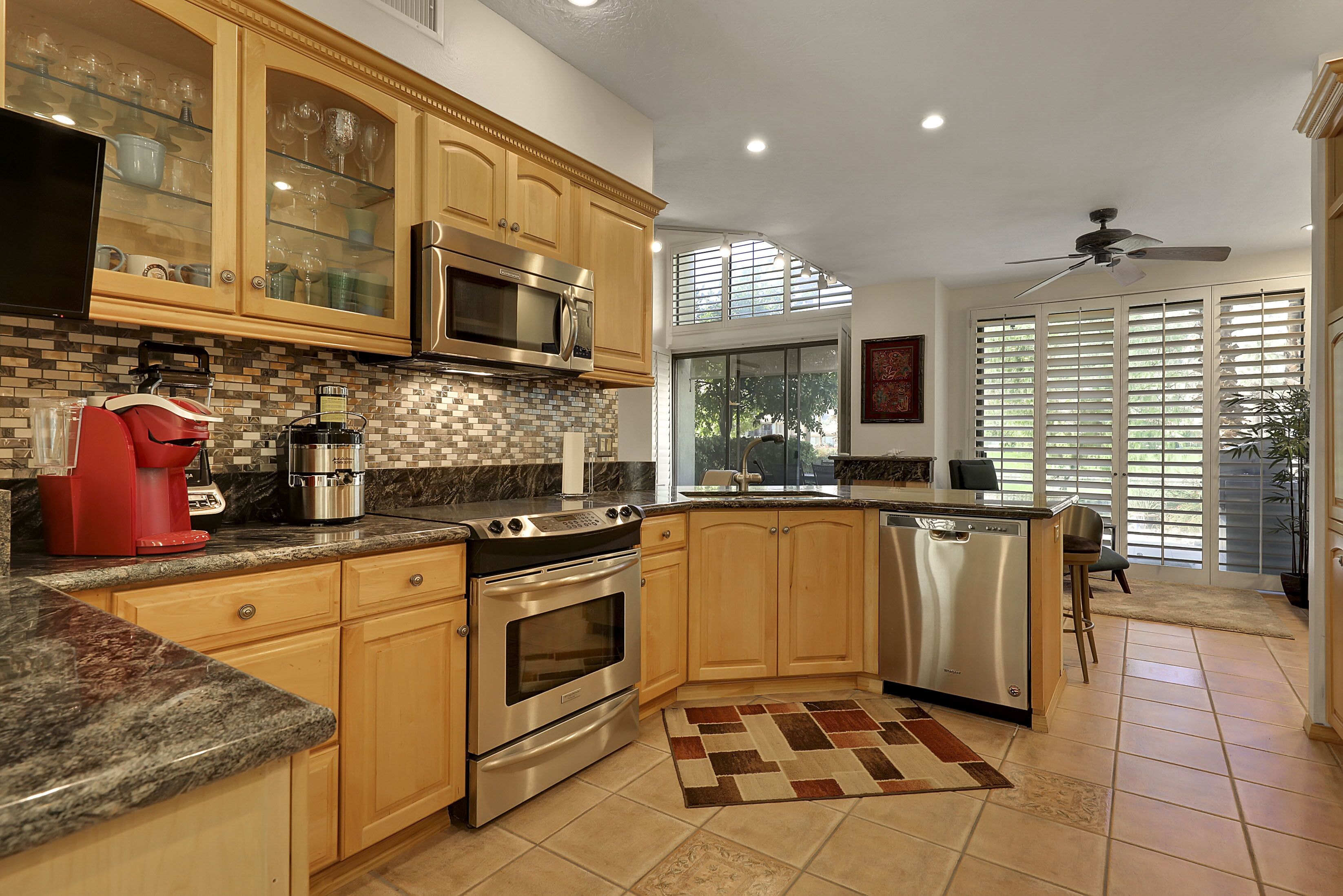 3 BEDROOM CONDO AMAZING WESTERN, MOUNTAIN VIEWS RENOVATED