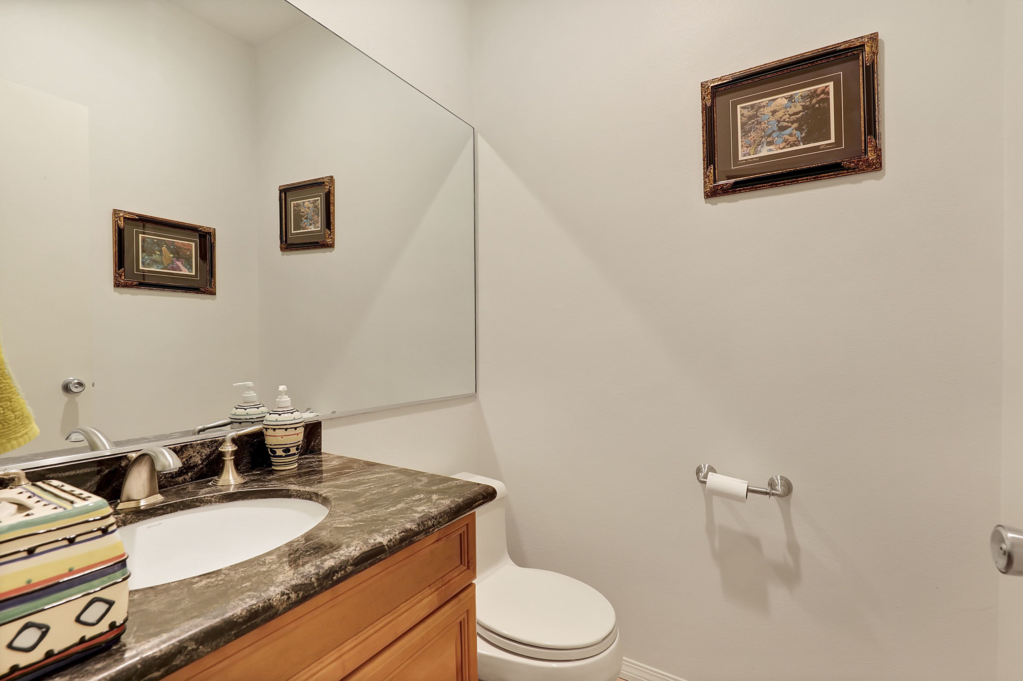 3 BEDROOM CONDO AMAZING WESTERN, MOUNTAIN VIEWS RENOVATED