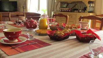 Free daily continental breakfast