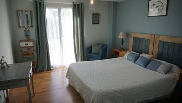 Double Room | Individually decorated, individually furnished, iron/ironing board