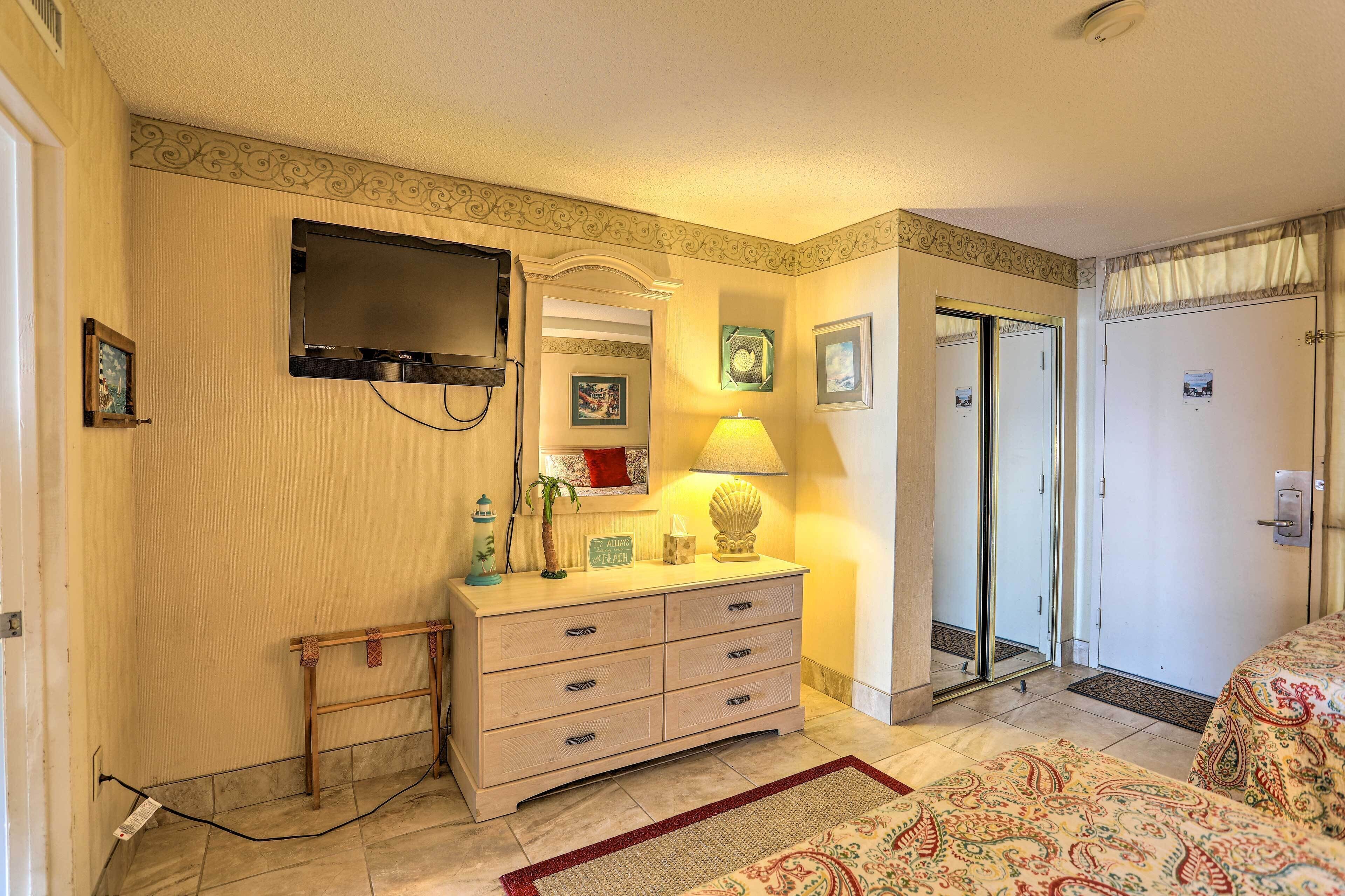 Myrtle Beach Condo w/ Pool Access: Walk to Beach!