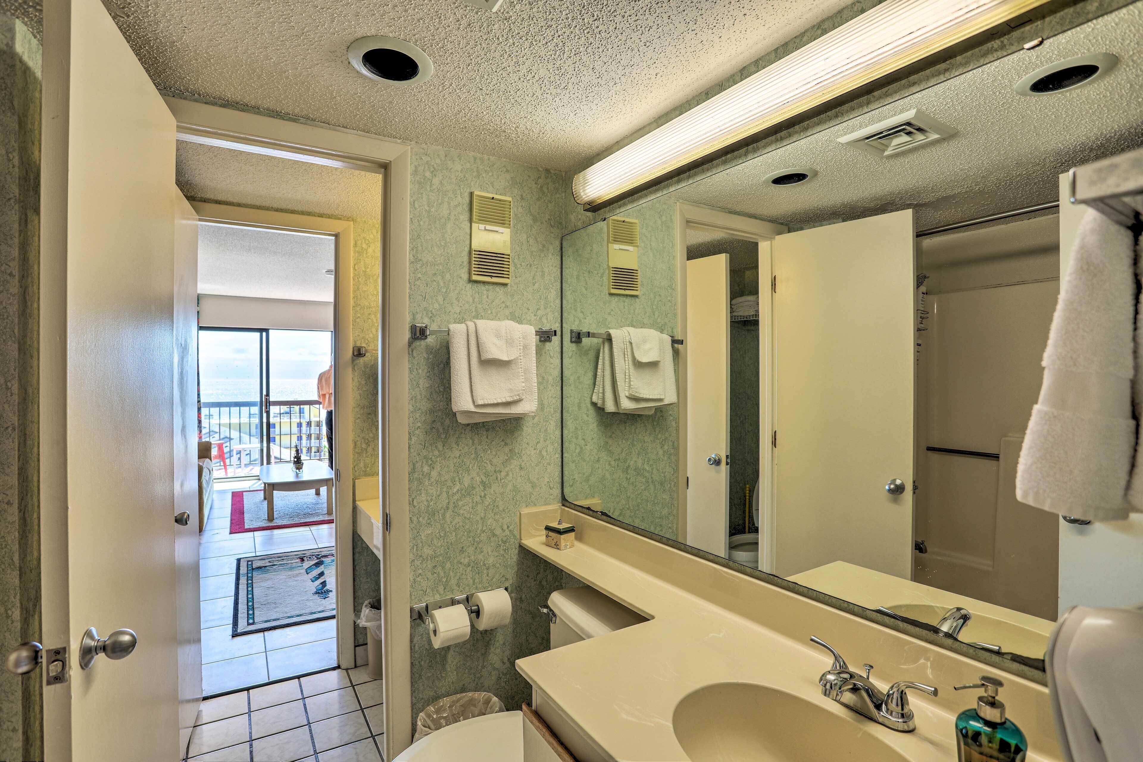 Myrtle Beach Condo w/ Pool Access: Walk to Beach!