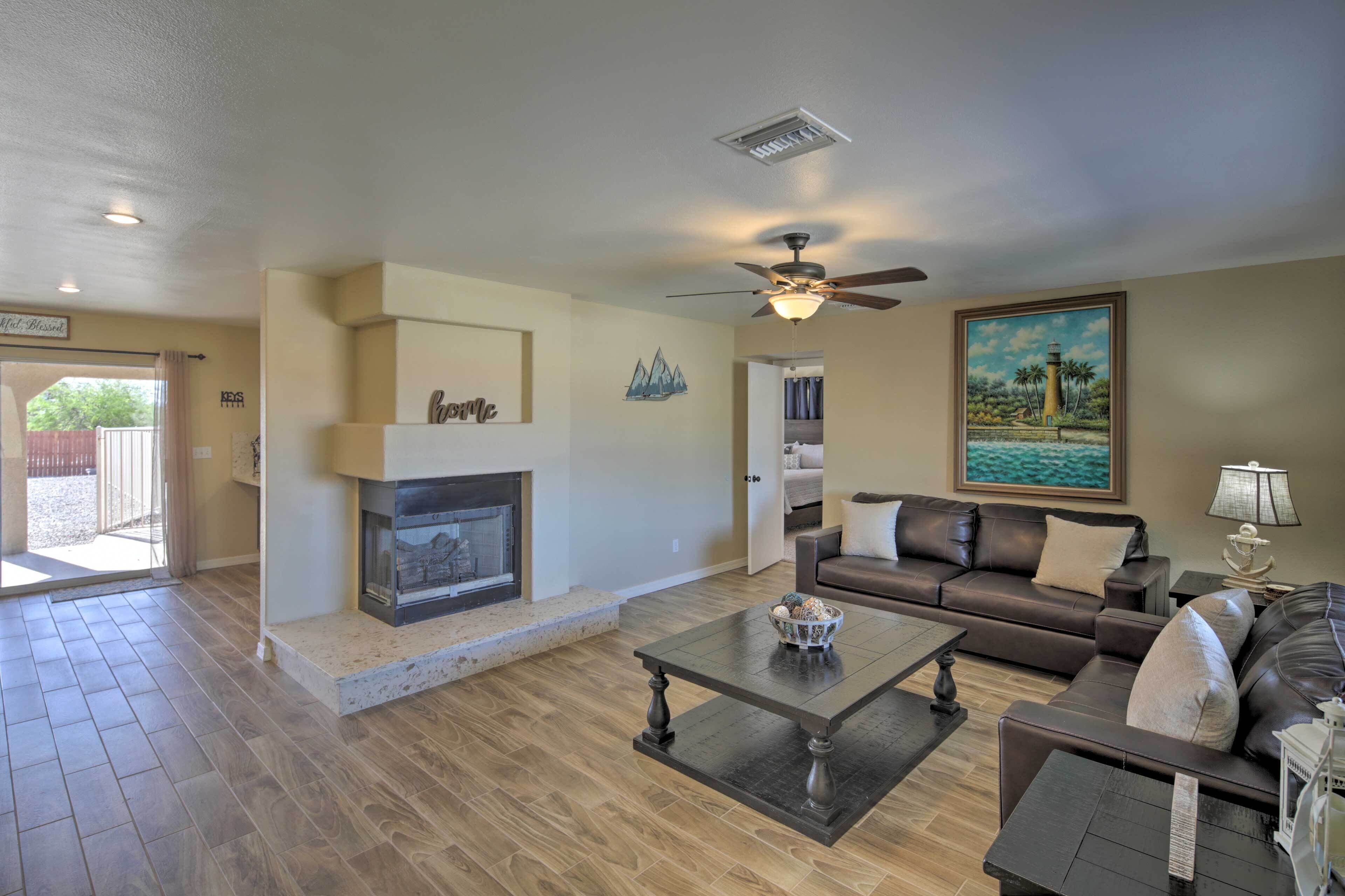 Home w /Patio ~ 10 Mins to Golf & Lake Havasu!