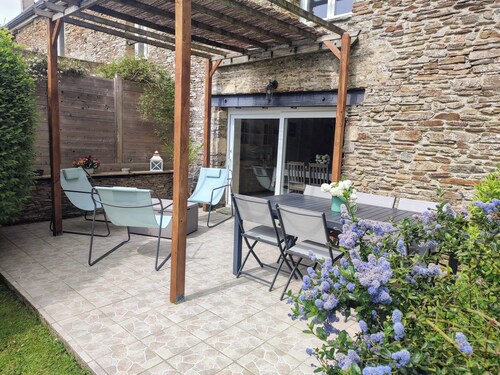 GITE DE LA PIERROSE WITH PRIVATE GARDEN NEAR BAYEUX AND THE DDAY BEACHES