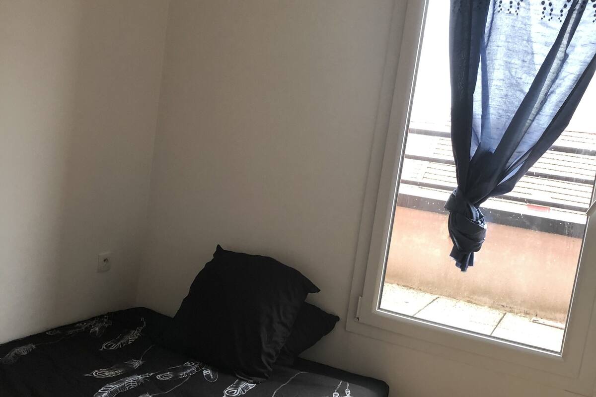 Cortinas blackout, tabla de planchar con plancha y wifi gratis