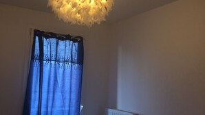 Blackout drapes, iron/ironing board (on request), WiFi (free) - Le Clos des Echevins (Béthune)