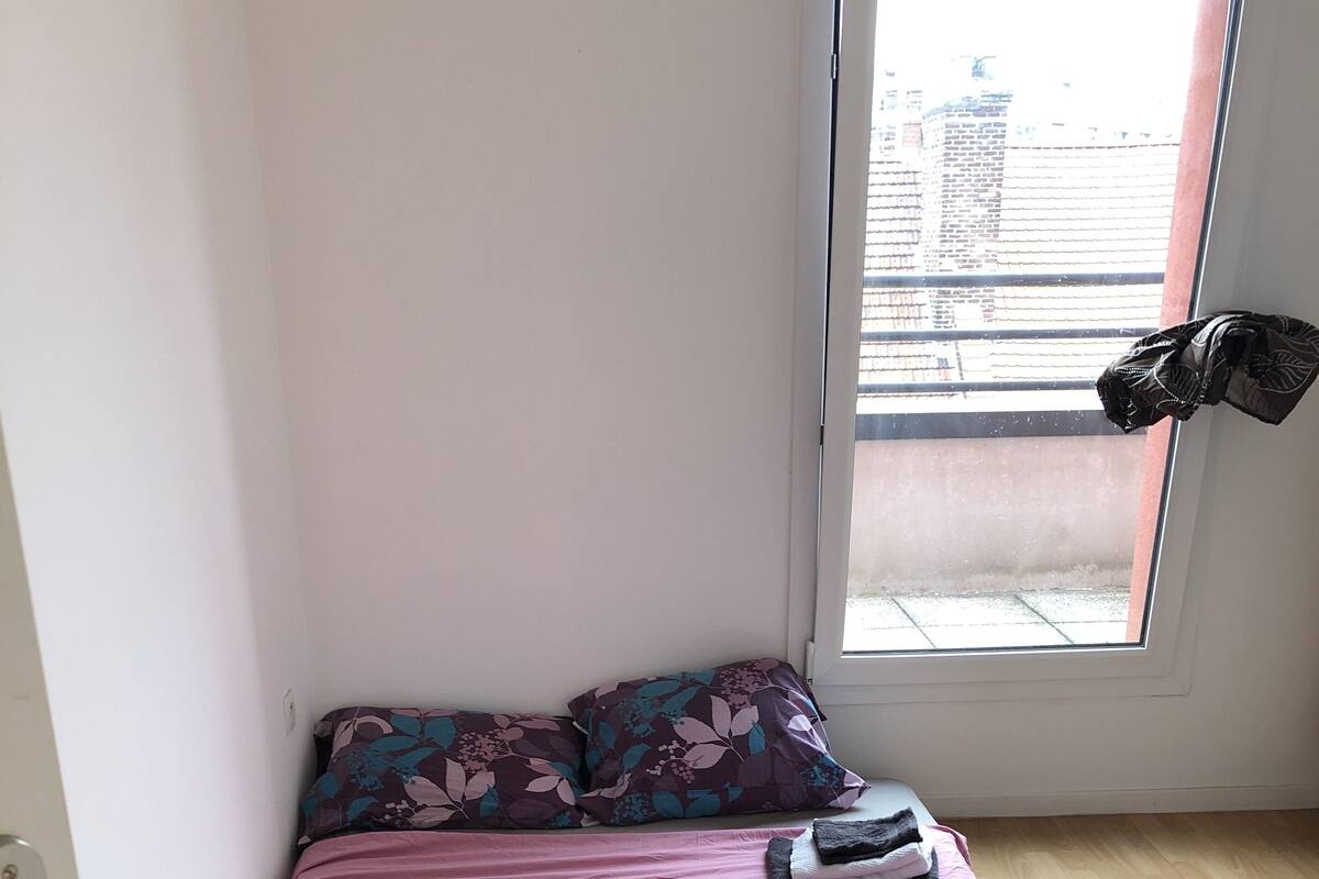 Economy Room | Blackout drapes, iron/ironing board (on request), WiFi (free)