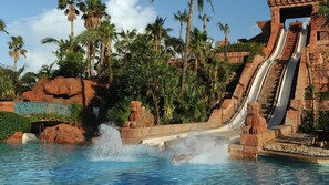 Outdoor pool - Premium Villa - Harborside Resort in Atlantis (Paradise Island)