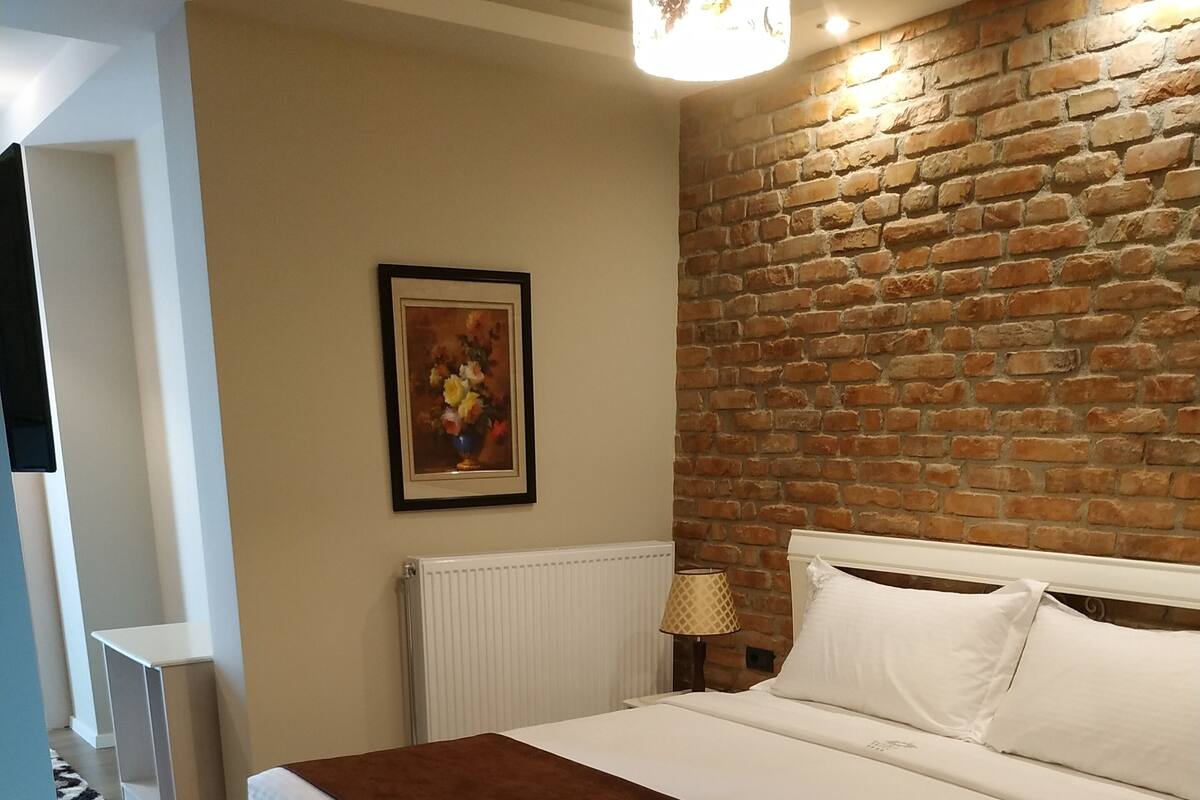 Quarto casal superior | Quartos à prova de som, Wi-Fi de cortesia