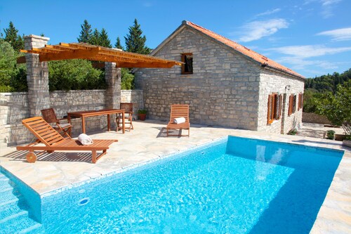 Fig Tree Villa   -  A traditional stone villa set in an olive grove