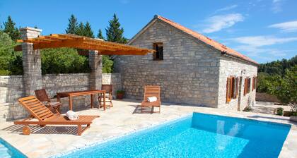 Fig Tree Villa - A traditional stone villa set in an olive grove