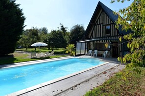 A heated pool - Pretty Norman house with heated and covered swimming pool 30 minutes from Deauville (Saint-Pierre-de-Cormeilles)