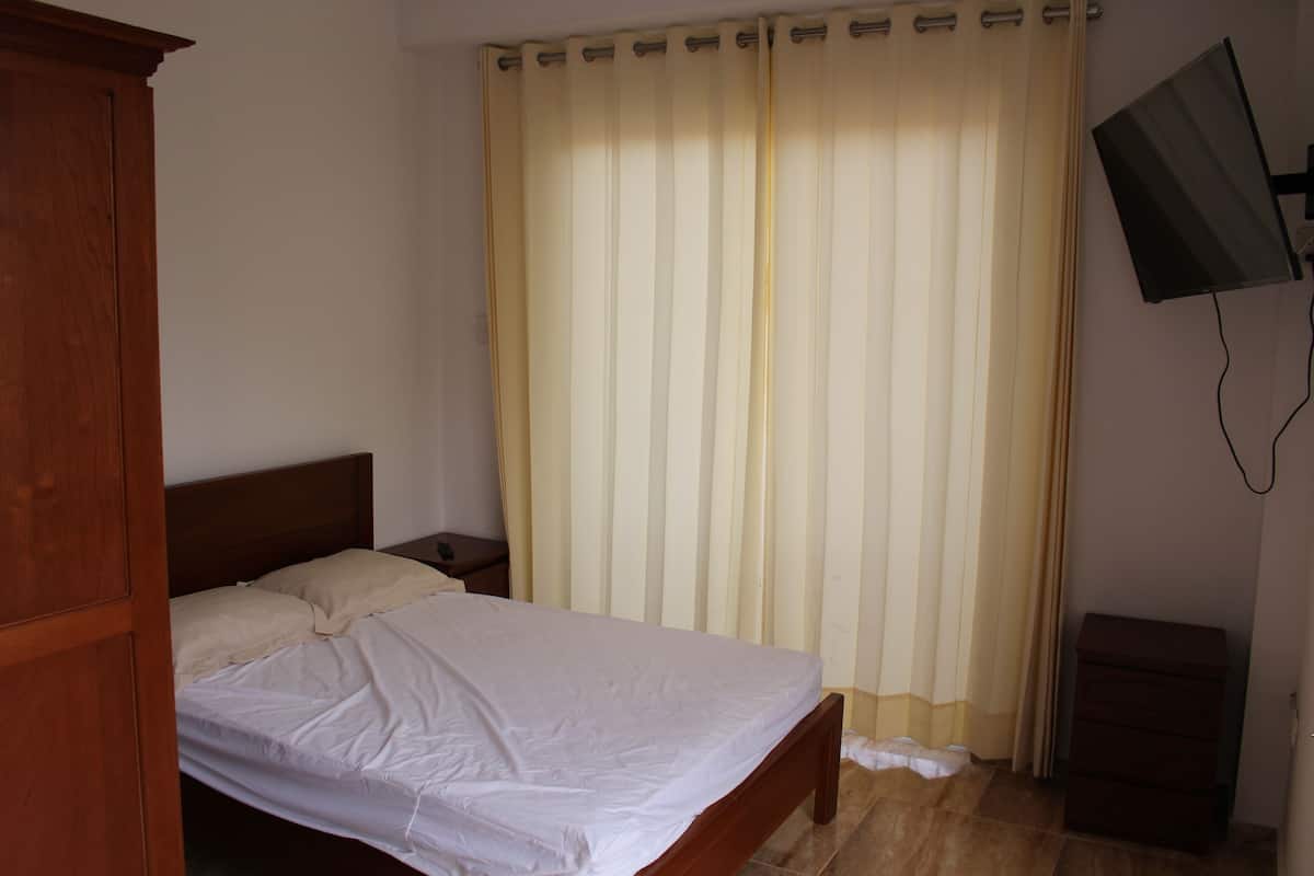 1 bedroom, individually decorated, individually furnished
