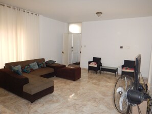 Flat-screen TV - Blanca Rosa's Place Vacation Rentals (Pacasmayo)