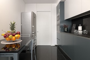 Microwave, dishwasher, coffee/tea maker, cookware/dishes/utensils - Angel´s Paradise - Luxury and Sophistication (Funchal)