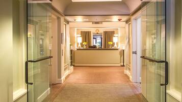 Sauna, hot tub, steam room