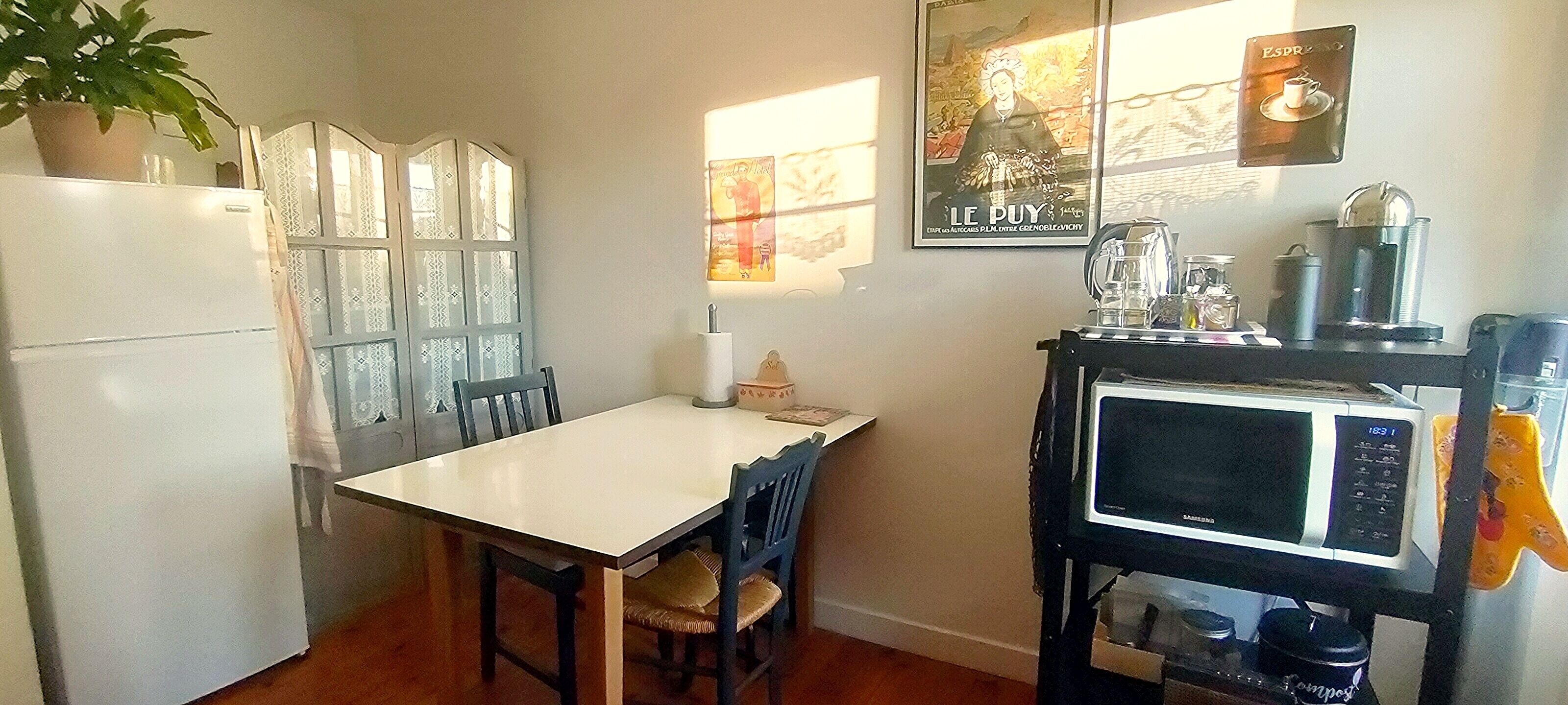 Réfrigérateur dans l'espace commun, micro-ondes dans l'espace commun