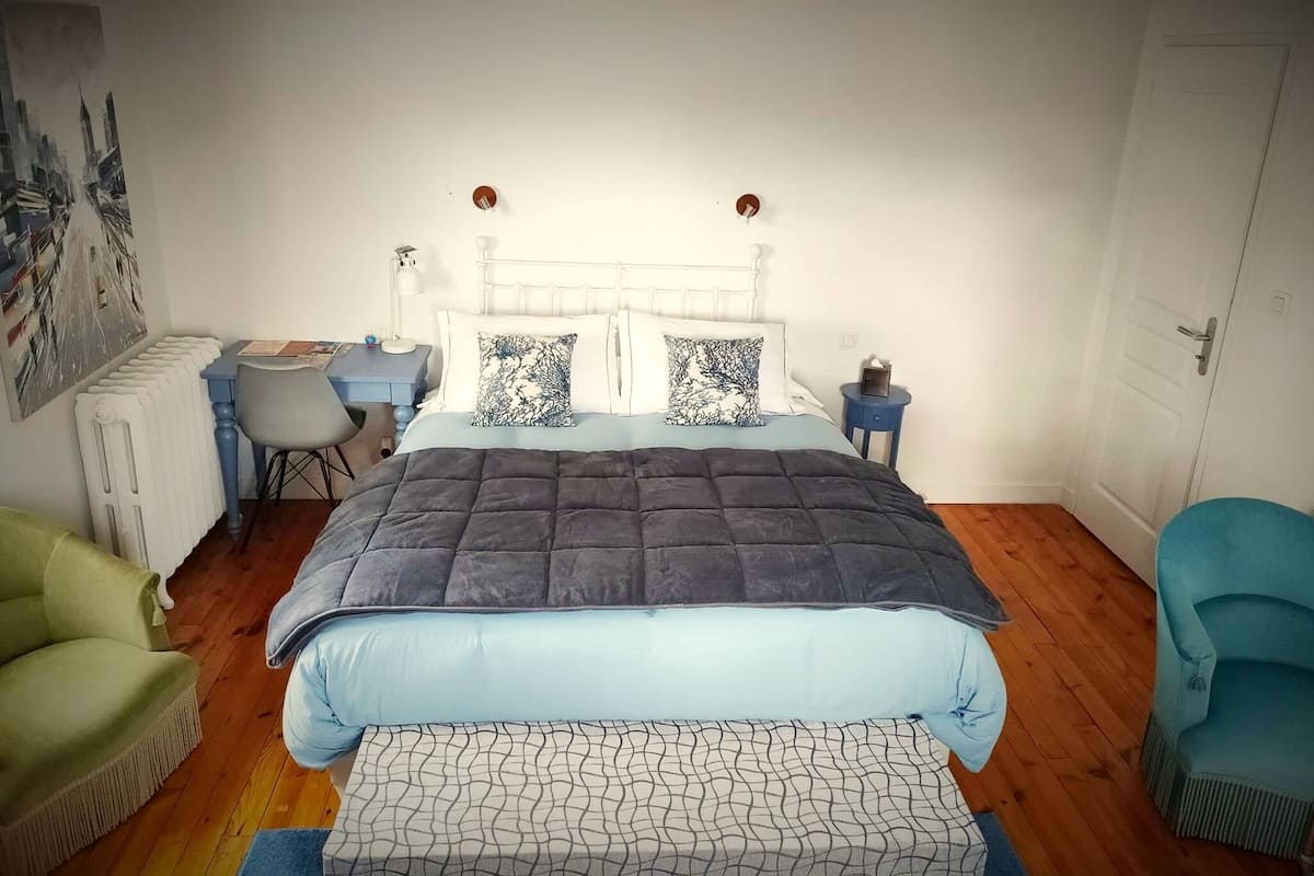 Comfort Room, 1 Queen Bed, Non Smoking, Park View | 1 bedroom, premium bedding, memory-foam beds, individually decorated