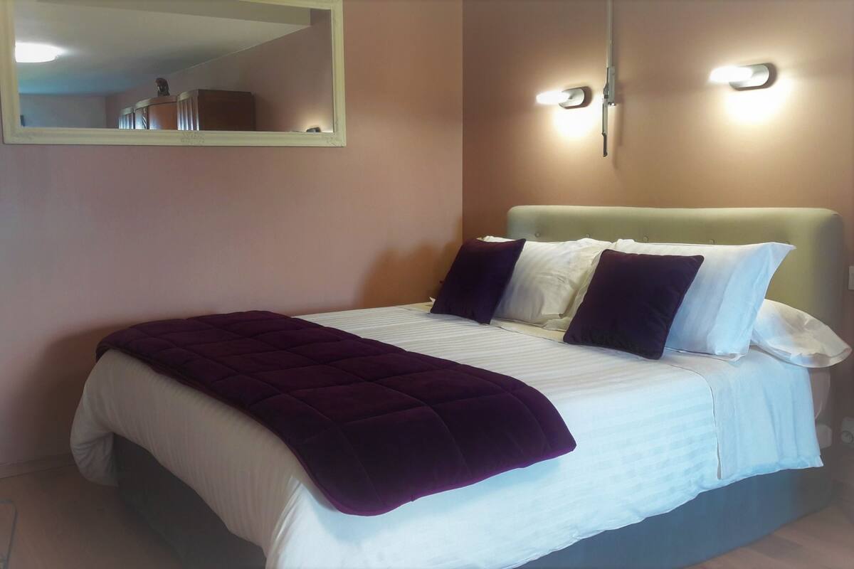 Junior Suite | Premium bedding, memory foam beds, desk, blackout drapes