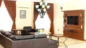 Apartment, 3 Bedrooms (Owensboro) | Living room | Flat-screen TV
