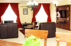 Flat-screen TV - Kentucky Homes International (Lekki)