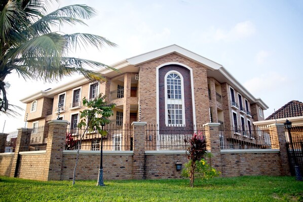 Front of property - Kentucky Homes International (Lekki)