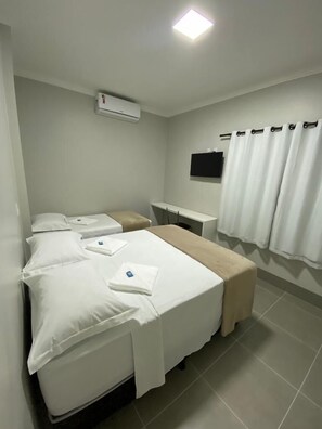 Quarto casal luxo | Wi-Fi de cortesia, roupa de cama