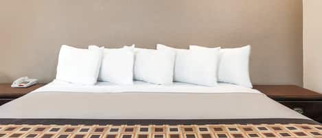 Trang bị nội thất với thiết kế riêng biệt, bàn