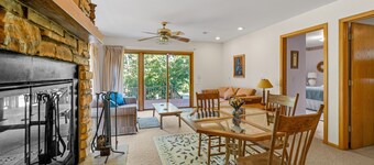 Wisc Dells House Near Outlets, Kalahari sleeps 14 with huge lawn & deck