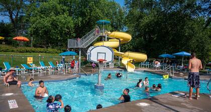 Wisc Dells House Near Outlets, Kalahari sleeps 14 with huge lawn & deck