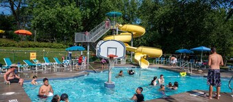 Wisc Dells House Near Outlets, Kalahari sleeps 14 with huge lawn & deck