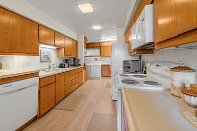 Brentwood Vacation Home in a GREAT LOCATION!