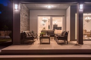 Terrace/patio - VILLA ANDREA, 5 bedrooms, 50 sqm private pool, a fun zone, PRO 9 Pool table (Poljica)