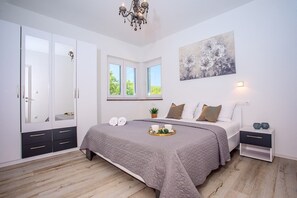 5 bedrooms, iron/ironing board, WiFi, bed sheets - VILLA ANDREA, 5 bedrooms, 50 sqm private pool, a fun zone, PRO 9 Pool table (Poljica)