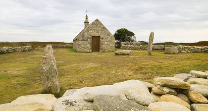 Studio Marine (bedroom with separate kitchen) in gite Ty mab Ile de Sein