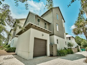 House, 5 Bedrooms | Exterior